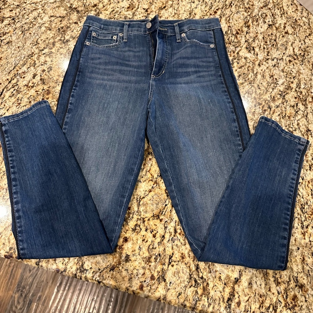 NWOT Banana Republic Jeans with black piping - size 6/28